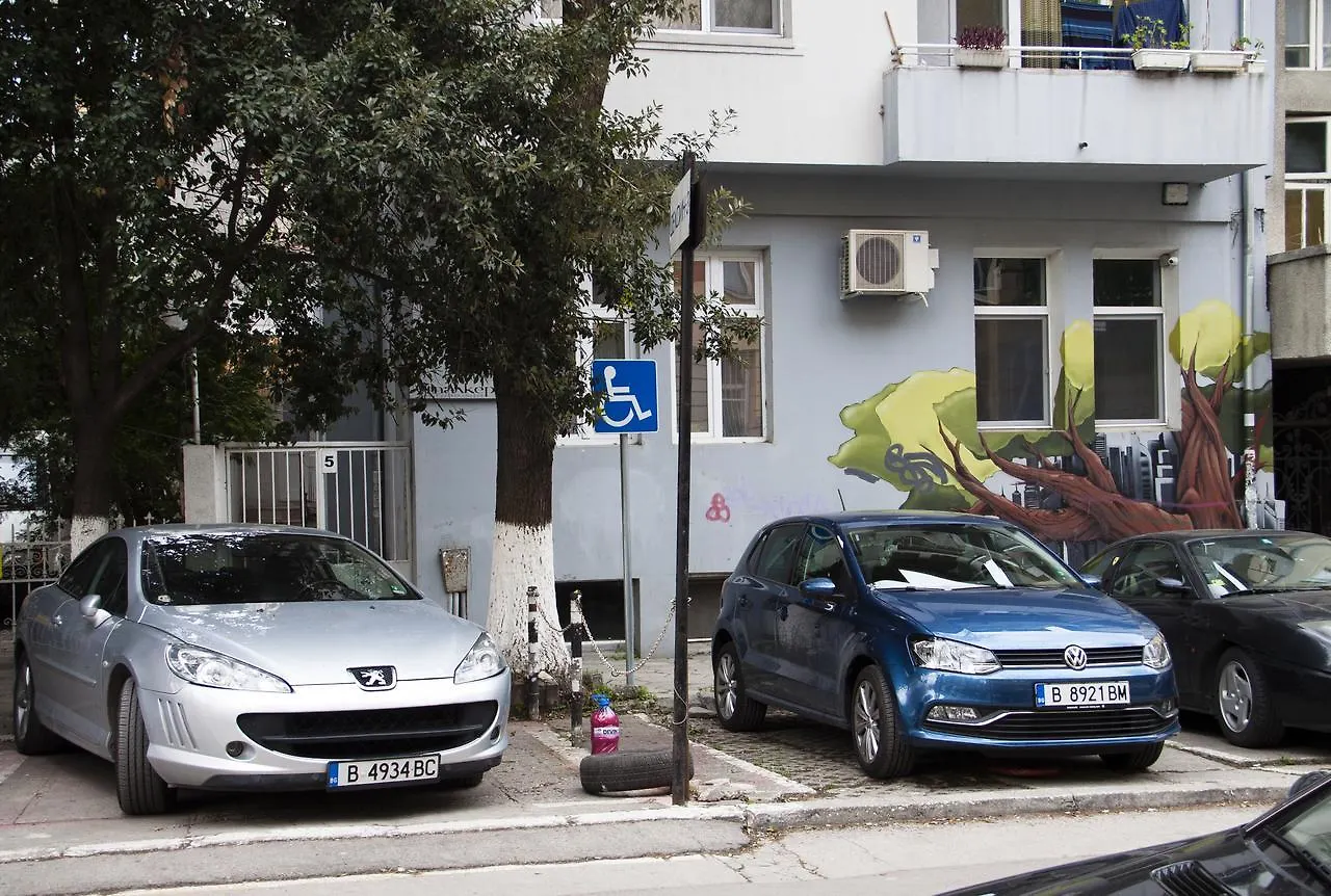 הוסטל וארנה Gagarin House 0*,